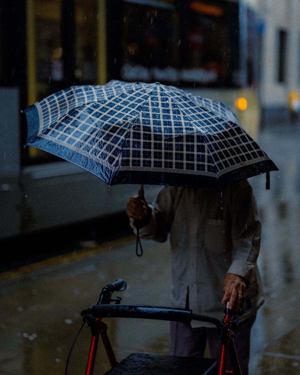ivar_snaps's tweet image. Rainy Manchester #streetphotography