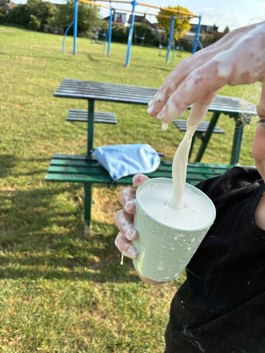 A session of two halves in #BishopsCleeve tonight.

From sheltering whilst thunder and lightning crashed around us, to bright sunshine and fun with oobleck and football as players emerged after the storm.

Never a dull moment with #outdoorplay ⛈️☀️

#CommunityPlay #PlayMatters