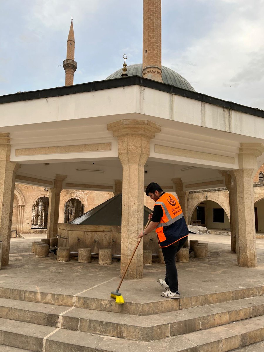 Ülkü Ocakları Şanlıurfa İl Başkanlığı olarak; Halil-ür Rahman ve Balıklıgöl Platosu’nda anlamlı bir temizlik çalışması gerçekleştirdik. 
Kutsal mekânda, hem çevre bilincini pekiştirdik hem de manevi değerlerimize sahip çıkmanın gururunu yaşadık.
