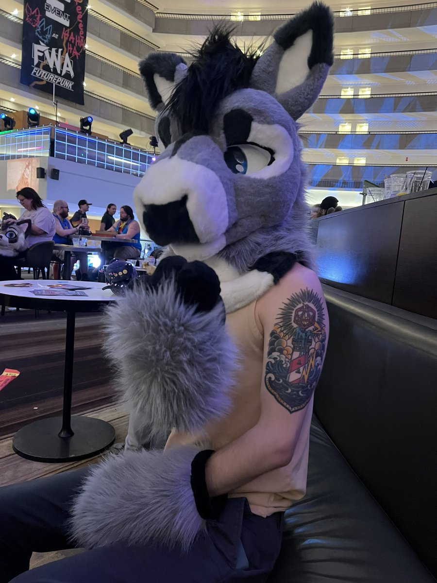 Well #FWA2025 was a blast im sad to see my friends go but so thankful for them cant wait for the next con till then i will go be sad and drown my sadness with Minecraft