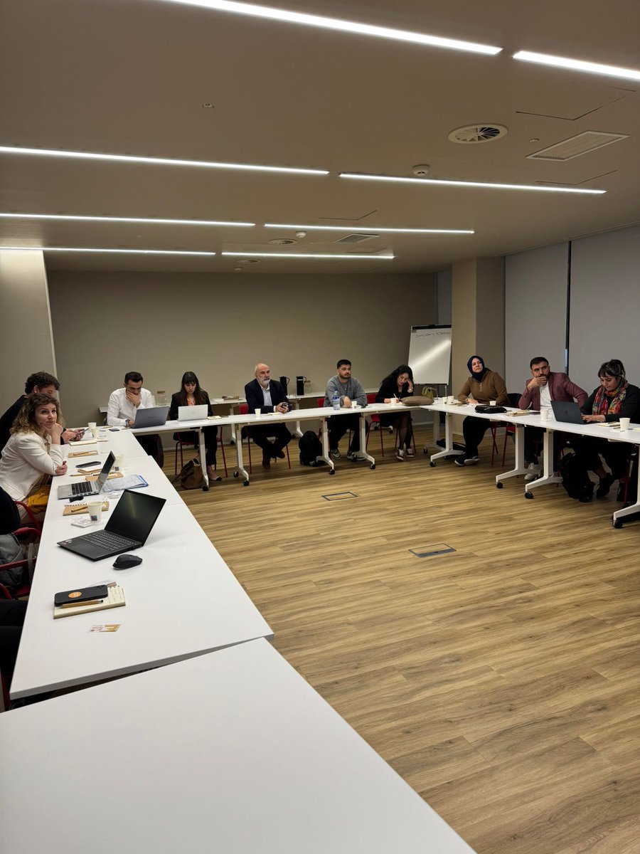 SMARTNETglobal's tweet image. Girişimcilerimiz İspanya’da! @ICEX_  ve @EITUrbanMob i ziyaretlerinde yatırımcı ve teknolojik girişim ekosistemi üzerine görüş alışverişinde bulunuldu.