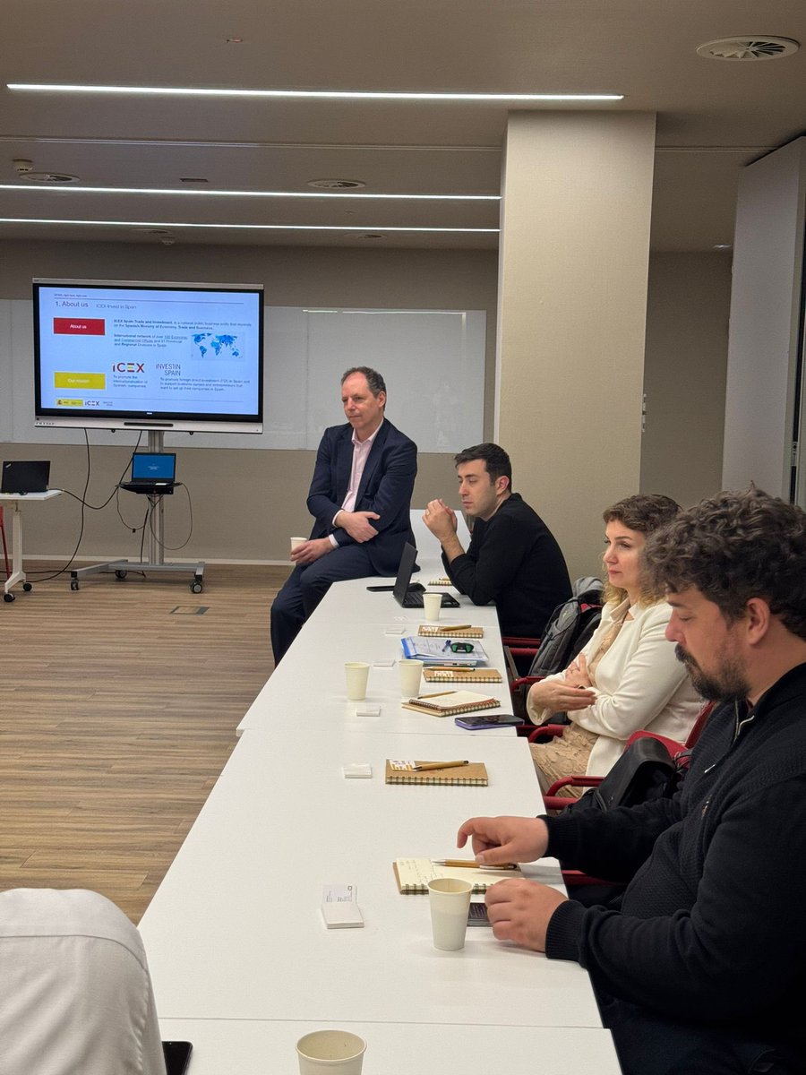 SMARTNETglobal's tweet image. Girişimcilerimiz İspanya’da! @ICEX_  ve @EITUrbanMob i ziyaretlerinde yatırımcı ve teknolojik girişim ekosistemi üzerine görüş alışverişinde bulunuldu.