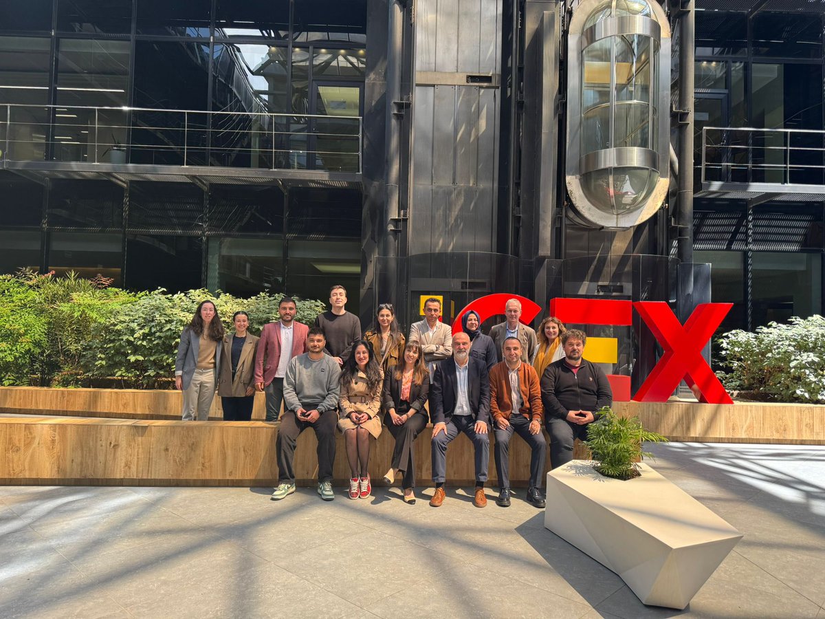 SMARTNETglobal's tweet image. Girişimcilerimiz İspanya’da! @ICEX_  ve @EITUrbanMob i ziyaretlerinde yatırımcı ve teknolojik girişim ekosistemi üzerine görüş alışverişinde bulunuldu.