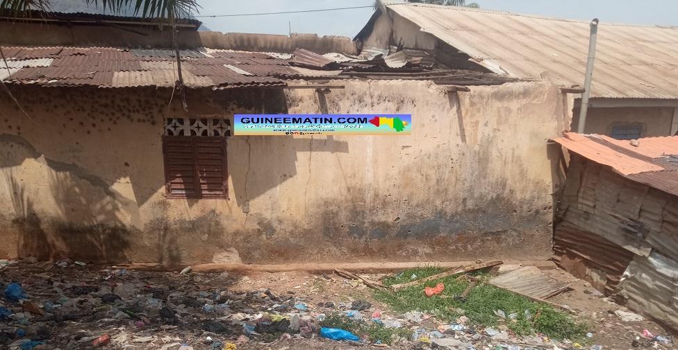 Guineematin's tweet image. ⭕️ Coyah : accusé de vol par sa tante, ligoté et enfermé, Ibrahima Diallo trouve la mort
is.gd/Q9dxOK