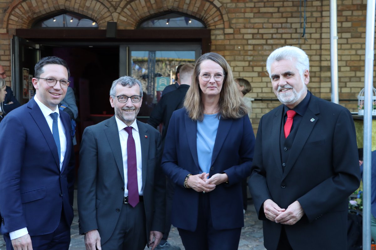 Hochschulrektorenkonferenz (HRK) (@hrk_aktuell) on Twitter photo Zur Jahresversammlung begrüßt die HRK Prof. <a href="/WillingmannA/">Armin Willingmann</a>, Wissenschaftsminister <a href="/MWU_LSA/">MWU Sachsen-Anhalt</a>. Auf Einladung von Otto-von-Guericke-Universität Magdeburg <a href="/OVGUpresse/">Otto-von-Guericke-Universität Magdeburg</a> & Hochschule Magdeburg-Stendal treffen sich in der <a href="/FestungMark/">FESTUNG MARK</a> gut 200 Gäste aus Wissenschaft, Politik & Gesellschaft. Zur Jahresversammlung begrüßt die HRK Prof. <a href="/WillingmannA/">Armin Willingmann</a>, Wissenschaftsminister <a href="/MWU_LSA/">MWU Sachsen-Anhalt</a>. Auf Einladung von Otto-von-Guericke-Universität Magdeburg <a href="/OVGUpresse/">Otto-von-Guericke-Universität Magdeburg</a> & Hochschule Magdeburg-Stendal treffen sich in der <a href="/FestungMark/">FESTUNG MARK</a> gut 200 Gäste aus Wissenschaft, Politik & Gesellschaft.