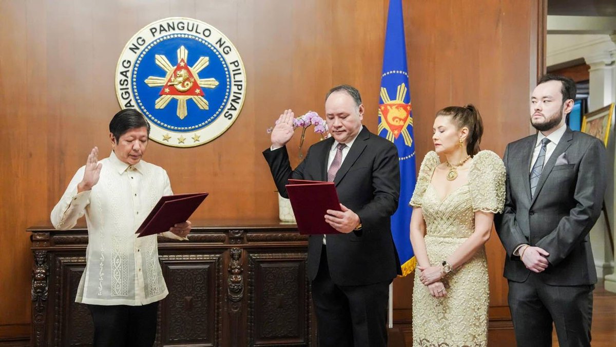Gilbert Teodoro (@gilbert_teodojr) on Twitter photo 🇵🇭 Grateful to be appointed as Secretary of National Defense of the Philippines by President <a href="/bongbongmarcos/">Bongbong Marcos</a> .
I am committed to defending our sovereignty and modernizing our armed forces. 🛡️
#Defense #PublicService 🇵🇭 Grateful to be appointed as Secretary of National Defense of the Philippines by President <a href="/bongbongmarcos/">Bongbong Marcos</a> .
I am committed to defending our sovereignty and modernizing our armed forces. 🛡️
#Defense #PublicService