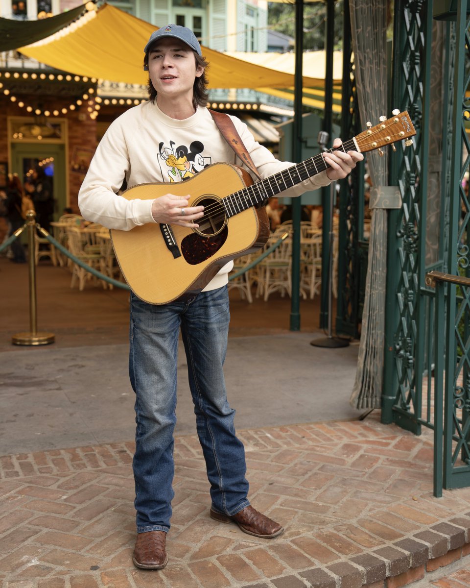 AmericanIdol's tweet image. John Foster's standin’ strong and singin’ his song! 🎸 He cherished all that sweet family time at @Disneyland  ahead of #DisneyNight! #AmericanIdol