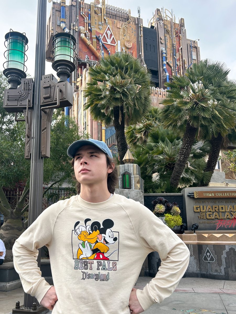 AmericanIdol's tweet image. John Foster's standin’ strong and singin’ his song! 🎸 He cherished all that sweet family time at @Disneyland  ahead of #DisneyNight! #AmericanIdol