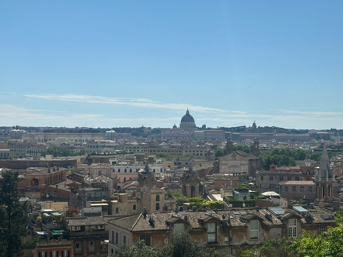 LBPascalForbach's tweet image. 🎨 Arrivée chaleureuse à la Villa Médicis pour nos élèves ! Repas collectif, accueil officiel, visite guidée, activités de cohésion et détente dans les jardins 🌿 Après 18h de bus, place au repos bien mérité 🚌😴
#RésidencePro #VillaMédicis #LycéeBlaisePascal
@pf_mourier
@cabbeke