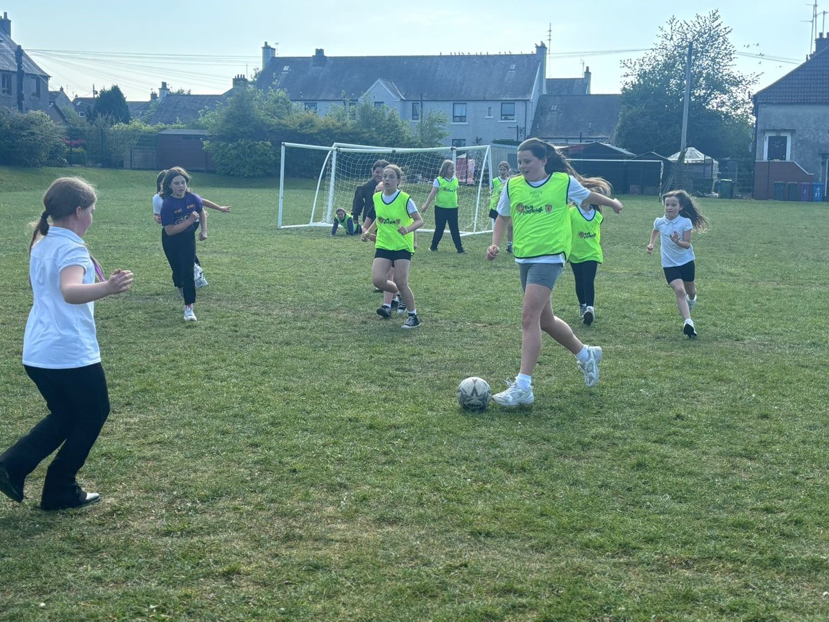 ForfarCFT's tweet image. At great night for our Free girls McDonald Fun Football session.

Lots of fun, learning and laughter tonight 

Thanks to @ScotFAEast , @FunFootballUK and @LanglandsPS for their support to deliver this program