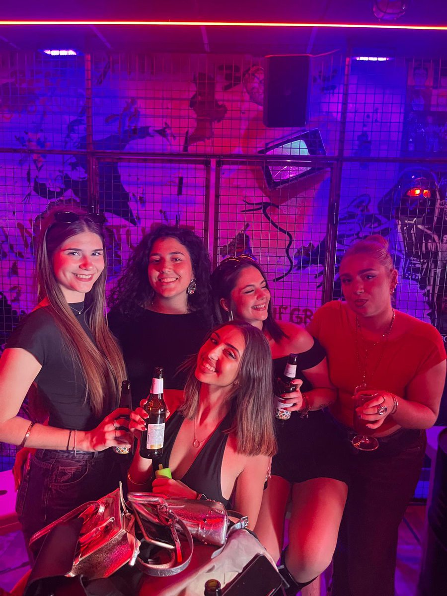 qué bonito es ver que cada una está formando su propia vida y aún así seguimos siendo nuestro lugar seguro❤️‍🩹