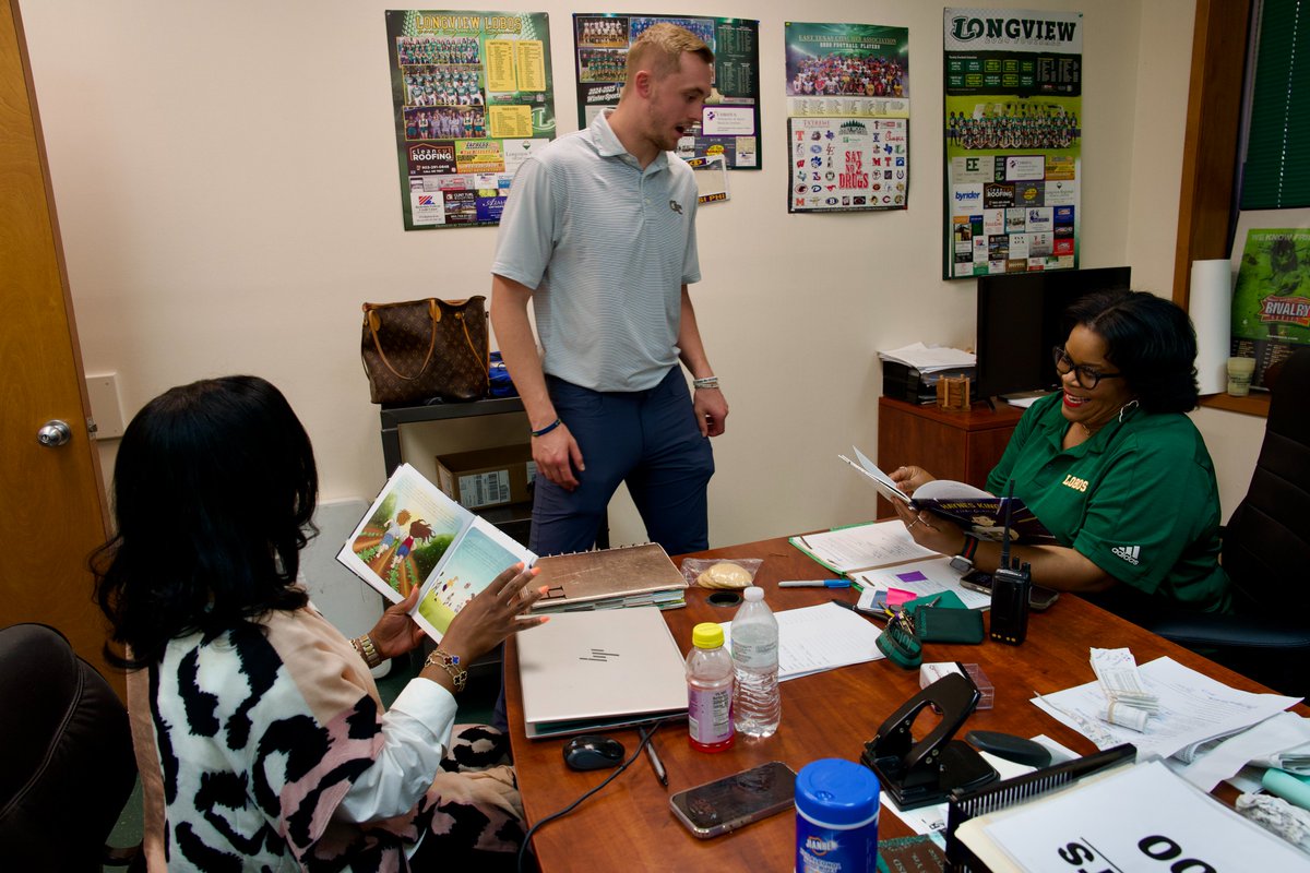 LongviewISD's tweet photo. Haynes King, Coach King, and Jodie King surprised former teachers of Haynes with a signed copy of his new children's book. Haynes visited Mrs. Martin, Mrs. Small, Mrs. Blacklock , Mrs. Hamilton, and Ms. Allen to surprise each one to thank them for believing in him. https://t.co/WTEEJcA6wG