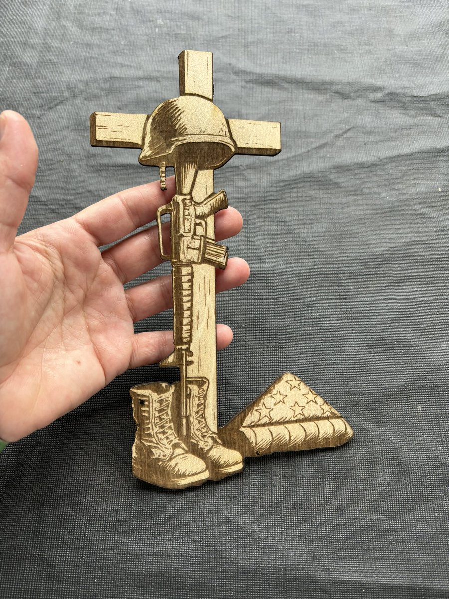 🚨 Fallen Soldier Design Update    🚨
Made a few adjustments and got it dialed in - I’m stoked with how this came out!

Next up - airbrush time. 🤙🏼👩🏻‍🎨🎨