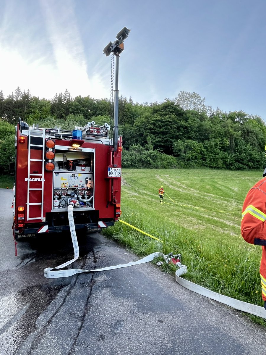 FBraunsbach's tweet photo. #Übung der @FFWBraunsbach
Heute stand ein simulierter Flächenbrand auf dem Plan. Mit unserem LF 16 und LF 8 rückten wir aus, um unter realitätsnahen Bedingungen den Ernstfall zu proben. Besonders im Fokus: unsere neuen Waldbrand-Kits, die heute erstmals im Einsatz getestet wurde https://t.co/GrDRIO1ghU