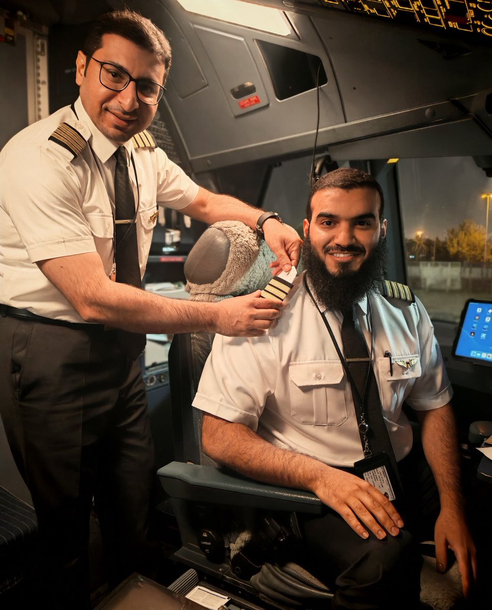 نبارك للطيار #صالح_جابر_العجمي بمناسبة ترقيته إلى رتبة كابتن طائرة مع المدرب القدير الكابتن فيصل الصقر  على رحلة عمان اليوم ، ونتمنى له المزيد من النجاحات والتوفيق في حياته المهنية القادمة ، وأن تكون هذه الترقية خطوة نحو المزيد من التألق والإنجازات .
#الخطوط_الجوية_الكويتية