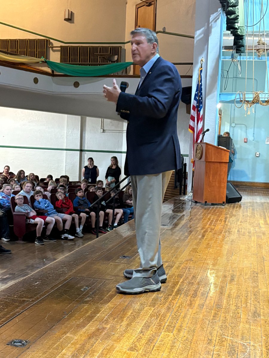 Sen_JoeManchin's tweet image. Today, I had the privilege of returning home to Marion County to speak with students at Mannington Middle School about the limitless opportunities that a quality education can unlock. In my travels around the world, I’ve seen firsthand how access to a free, quality education can…