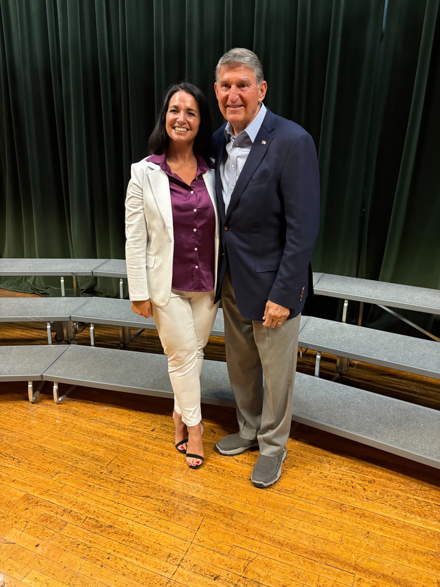 Sen_JoeManchin's tweet image. Today, I had the privilege of returning home to Marion County to speak with students at Mannington Middle School about the limitless opportunities that a quality education can unlock. In my travels around the world, I’ve seen firsthand how access to a free, quality education can…