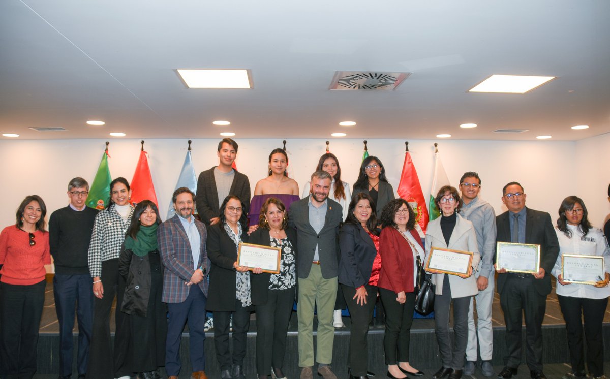 El Instituto de Investigaciones Socio-Económicas de la U.C.B. (IISEC) fue distinguido con un reconocimiento de la Cámara Diputados por su aporte a la investigación académica. Se valoró su esfuerzo en la reflexión de complejos temas de la realidad nacional.
lpz.ucb.edu.bo/reconocimiento…