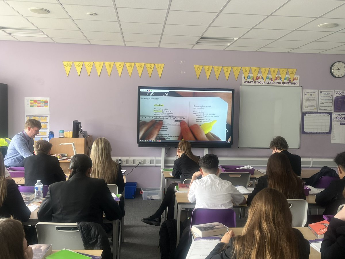 Great to see ruler reading taking place in all our classrooms, here is a brilliant example in one of our DEAR lessons 😊