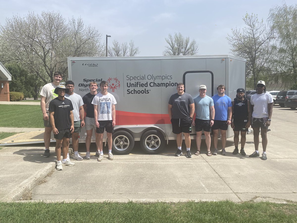 UND Student-Athlete Leadership (@und_sa_lead) on Twitter photo Ready to go💪! This afternoon, <a href="/UNDfootball/">North Dakota Football</a> helped load the trailer in preparation for the Special Olympics powerlifting tournament! #UNDproud Ready to go💪! This afternoon, <a href="/UNDfootball/">North Dakota Football</a> helped load the trailer in preparation for the Special Olympics powerlifting tournament! #UNDproud