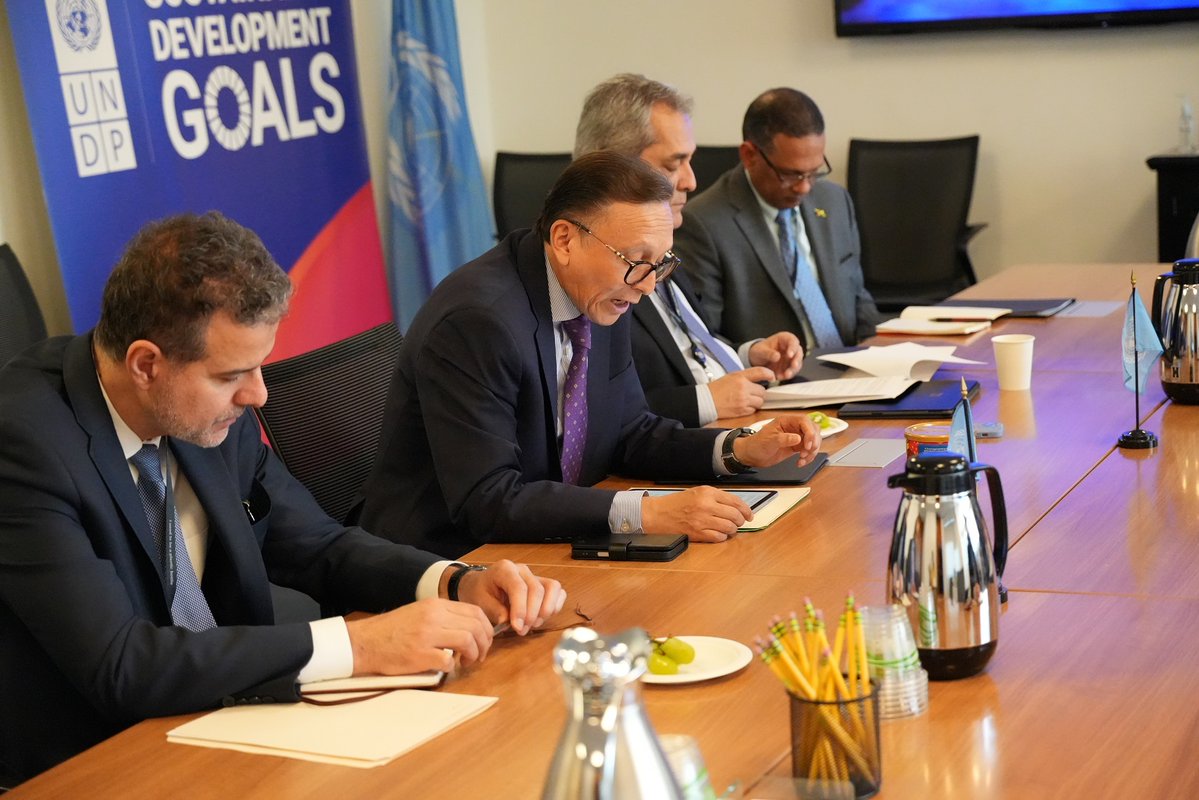 ASteiner's tweet image. An engaging discussion w the Group of #LatAm & Caribbean Countries #GRULAC representatives: Brazil, Colombia, Dominican Republic, Ecuador & Jamaica ahead of next month's upcoming #UNDPEB.
We discussed our work in the region to advance #humandev & reducing planetary pressures.