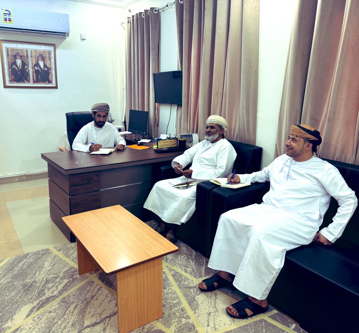 تشرفت المدرسة اليوم بزيارة الأستاذ خالد المطاعني باحث تربوي أول والأستاذ سعيد المنذري باحث شؤون إدارية أول وذلك لمتابعة فعاليات المجلس التي تهدف إلى تعزيز الشراكة بين الأسرة والمدرسة والارتقاء بالعملية التعليمية .
#تعليمية_جنوب_الشرقية