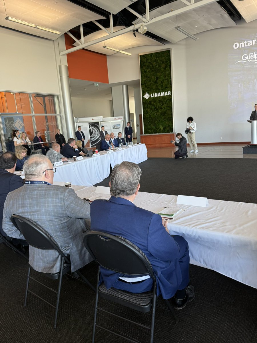 I had a great time at a meeting of the Ontario Auto Mayors on Friday! Thanks to Premier <a href="/fordnation/">Doug Ford</a> and Minister Rob Flack for taking the time to connect with me and my fellow Mayors about protecting auto industry businesses in our communities.
