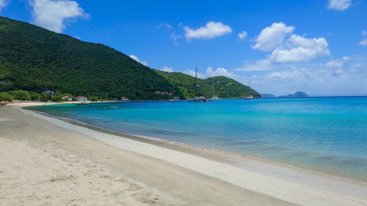 We aren't going to let these Monday blues pass you by! 🇻🇬💦🌴 

#bvi #britishvirginislands #bviparadise #canegardenbay #caribbean #caribbeanparadise #caribbeanbeaches #IslandLife #vacationdestinations #vacaymode #vacay #virginislands #YourBVI #OURBVI
