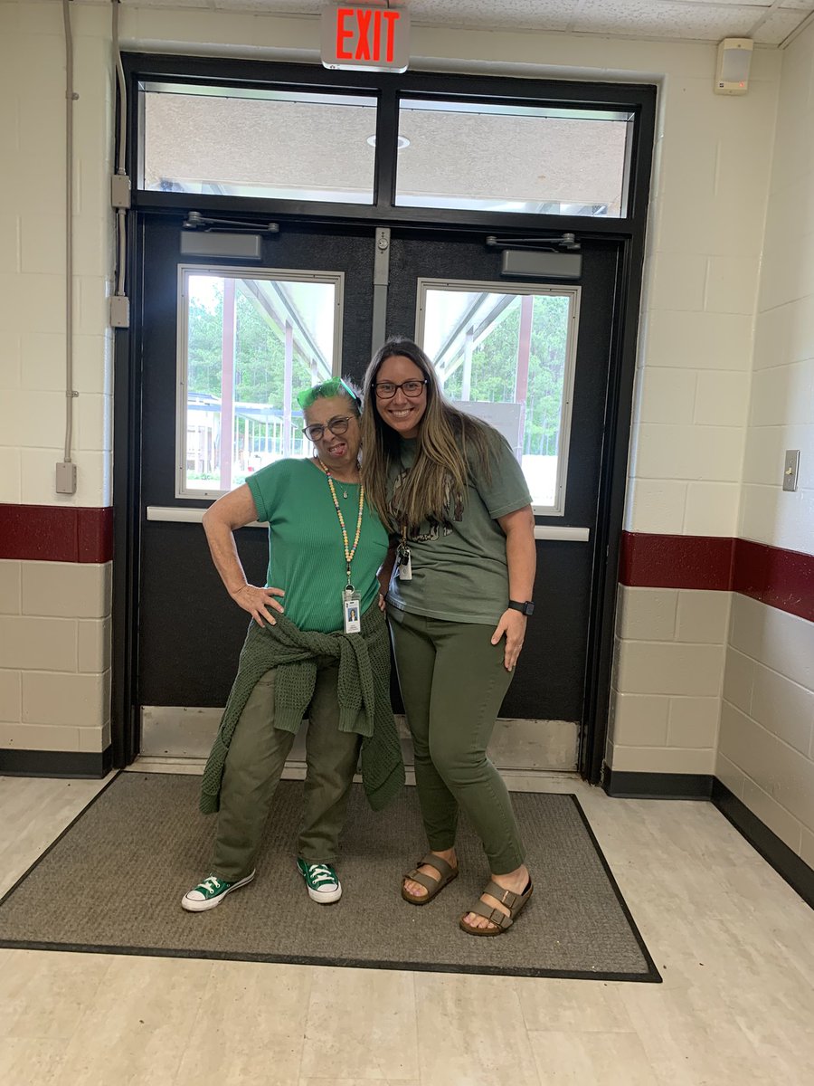 LessonsWithMsC's tweet image. Underground Spirit Week in 5th Grade. Monochromatic Monday.