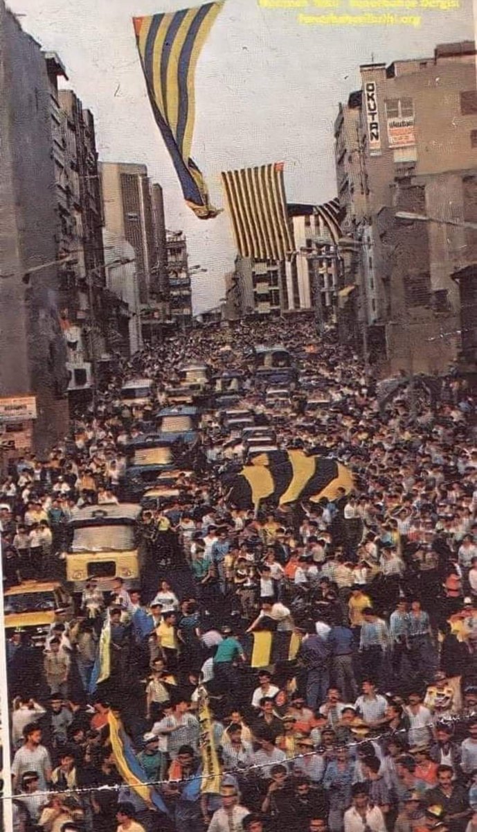 Bir zamanlar Fenerbahçe taraftarı Boğa'dan rıhtıma doğru iniyor...