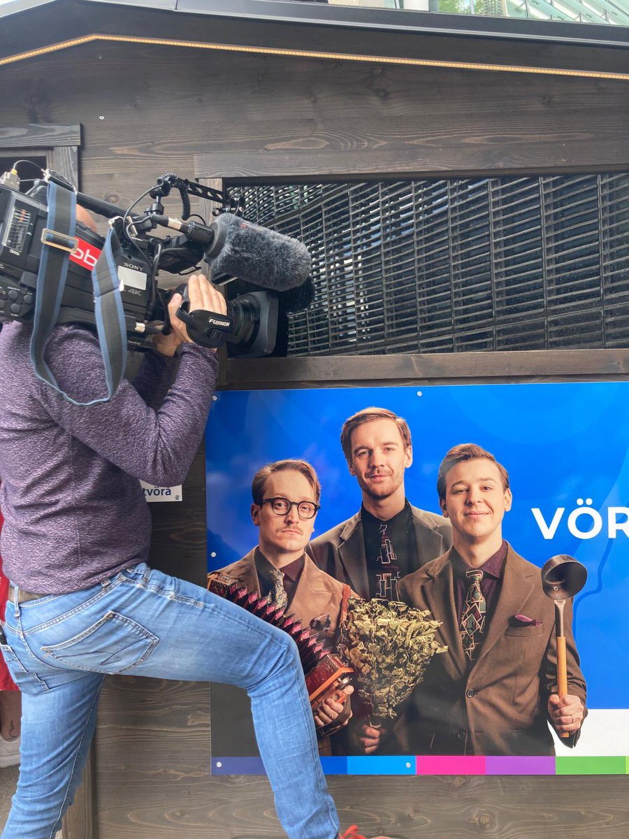 sofiebackmn's tweet image. #Eurovision week is on - Finland has such a line-up! I had the honour to talk about the Swedish-speaking sauna Finns of #KAJ 🇫🇮❤️🇸🇪 &amp;amp; fab bombshell 🇫🇮#ErikaVikman on @yleuutiset as the #Vörå sauna was heating up at the Nordic embassies. 🔥💦 Listen here: arenan.yle.fi/1-74518617