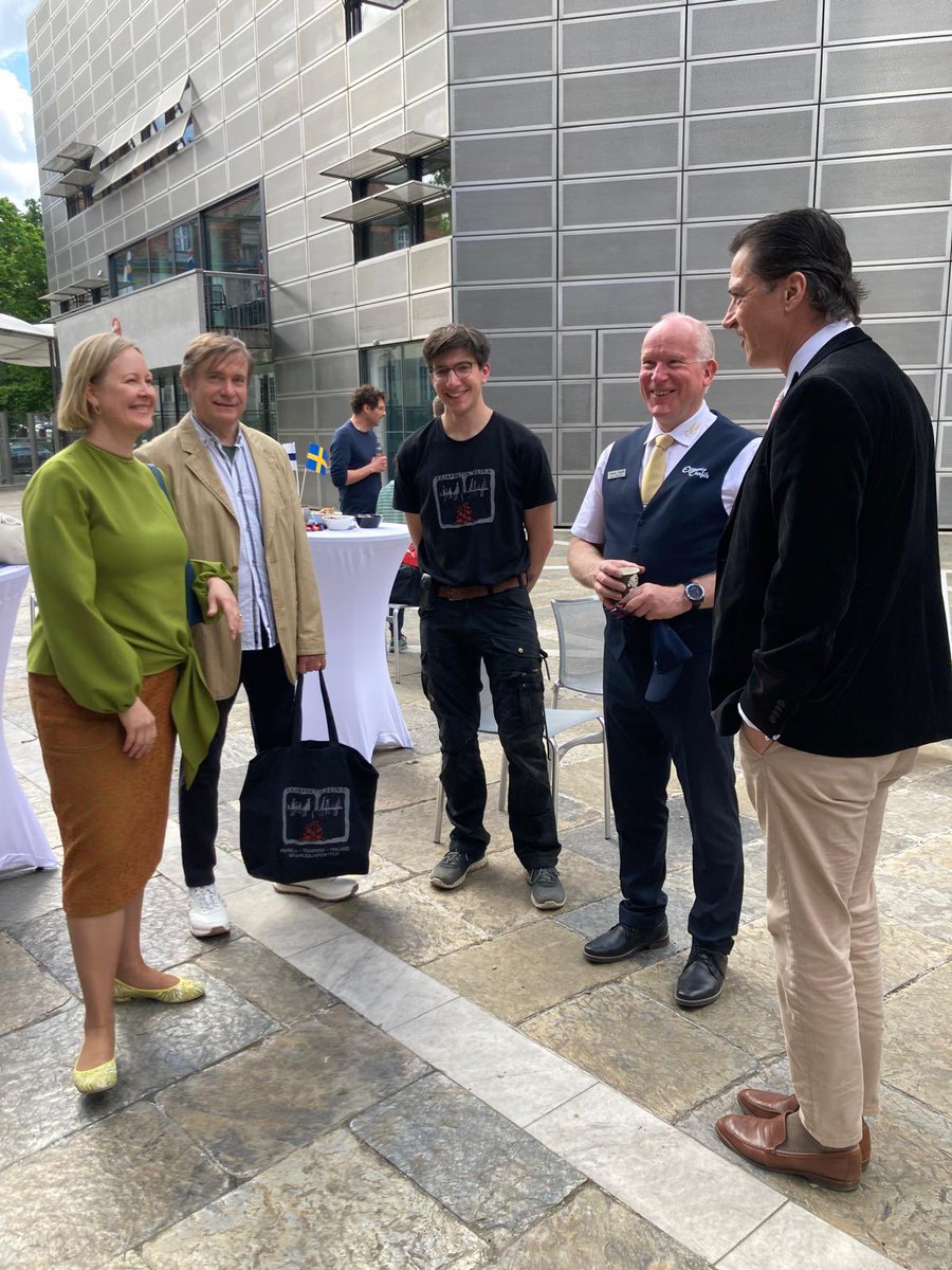 #Eurovision week is on - Finland has such a line-up! I had the honour to talk about the Swedish-speaking sauna Finns of #KAJ 🇫🇮❤️🇸🇪 &amp; fab bombshell 🇫🇮#ErikaVikman on <a href="/yleuutiset/">Yle Uutiset</a> as the #Vörå sauna was heating up at the Nordic embassies. 🔥💦 Listen here: arenan.yle.fi/1-74518617