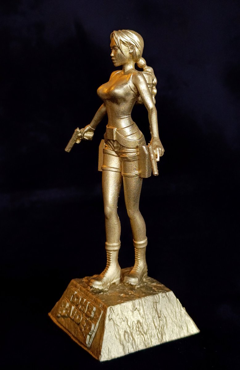 A statue of #LaraCroft  that I created for this years polish #TombRaider meeting in Kraków. It was a great weekend spent with amazing and devoted fans! I want to thank everyone involved! 😊🥳