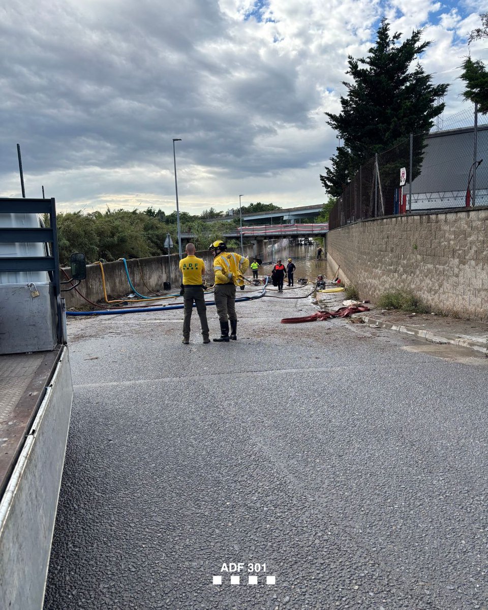 adf_301's tweet image. Durant les darreres hores vam haver d’intervenir en una zona inundada del terme municipal de La Llagosta, concretament en un pas subterrani molt transitat que havia quedat impracticable a causa de les pluges intenses 🌧️🚧. Agraïm l’ajut a les ADF que han intervenit!