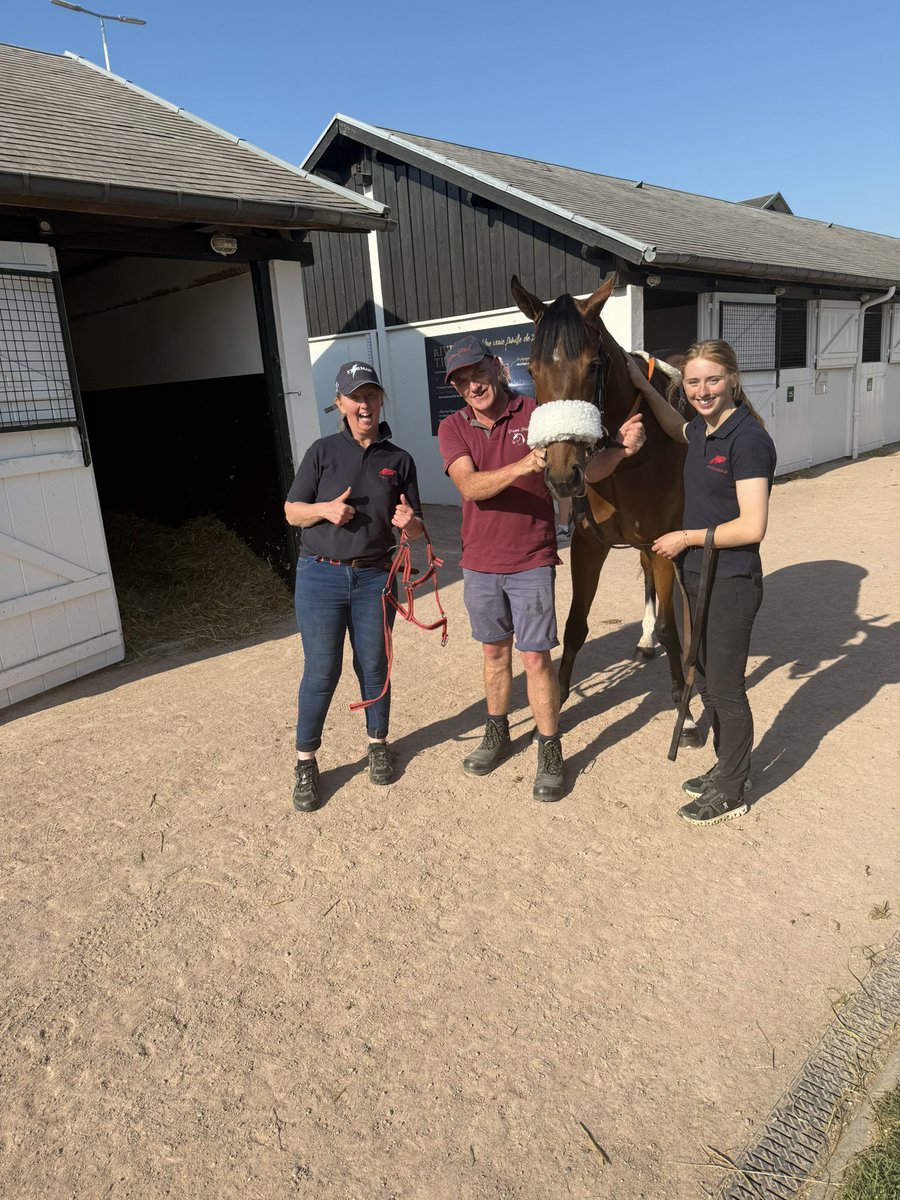 Thrilled to sell our beautiful Starspangledbanner filly at last weeks <a href="/InfoArqana/">ARQANA</a> <a href="/BrzUps/">Breeze Up Sales</a> Sale to <a href="/BarberotYann/">barberot yann</a>. We hope she’s very lucky for her new connections🤞🏼👑