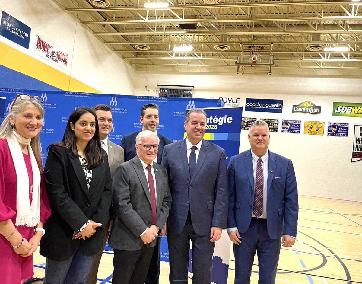 Retour en images sur l’annonce de financement de 5 millions de dollars par le gouvernement provincial pour la modernisation des installations sportives de l’Université de Moncton, le CEPS Louis-J.-Robichaud. 👏