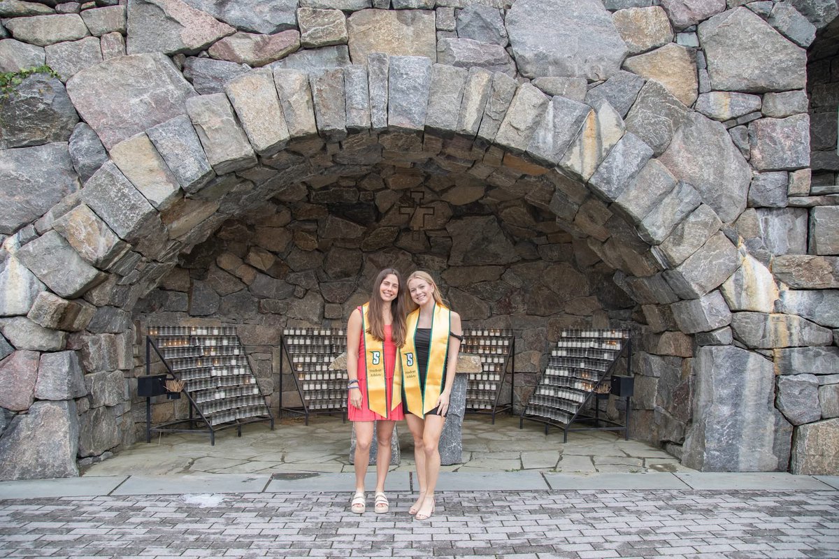 A few shots from The Bernie’s…

#MarchOn x #SienaSaints