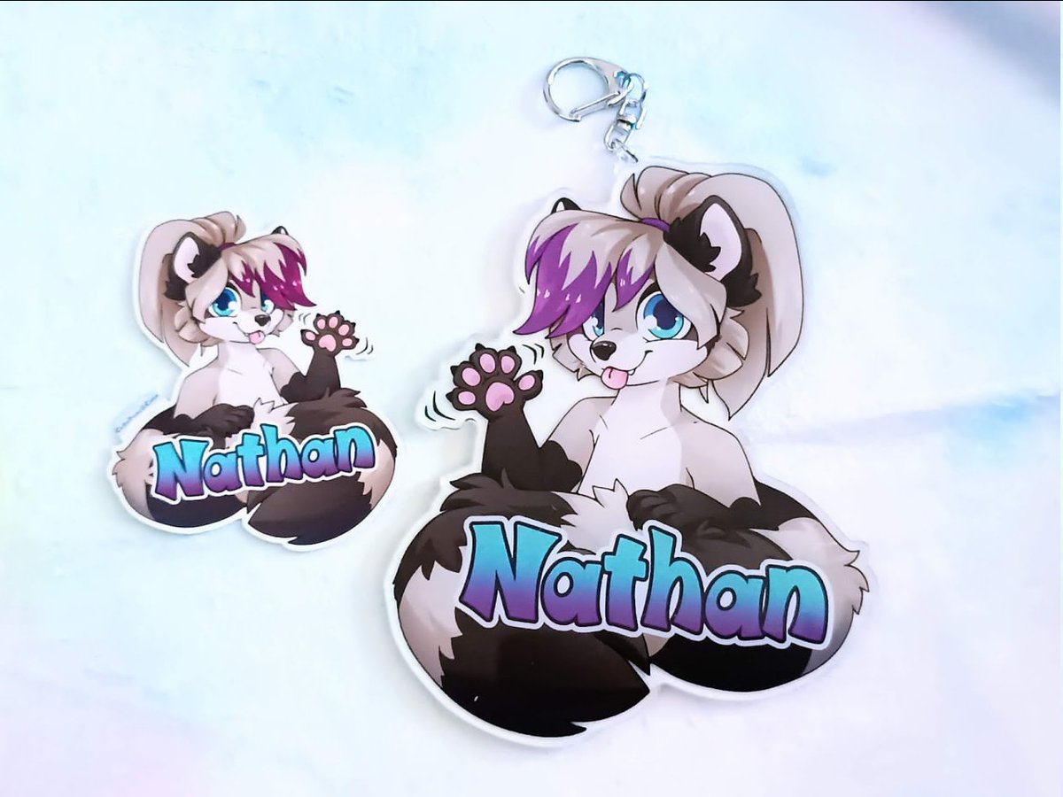 The acrylic badges are back!
This will be a short batch running until the end of July with possible pick-up at Galacon and Ponycon Holland

more⬇️