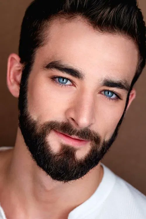 MagazineLorette's tweet image. UP NEXT: LOGAN SCHMUCKER aka VICTOR is our next guest. #ActorOnActor #DeadCity Don't miss it! #AMC