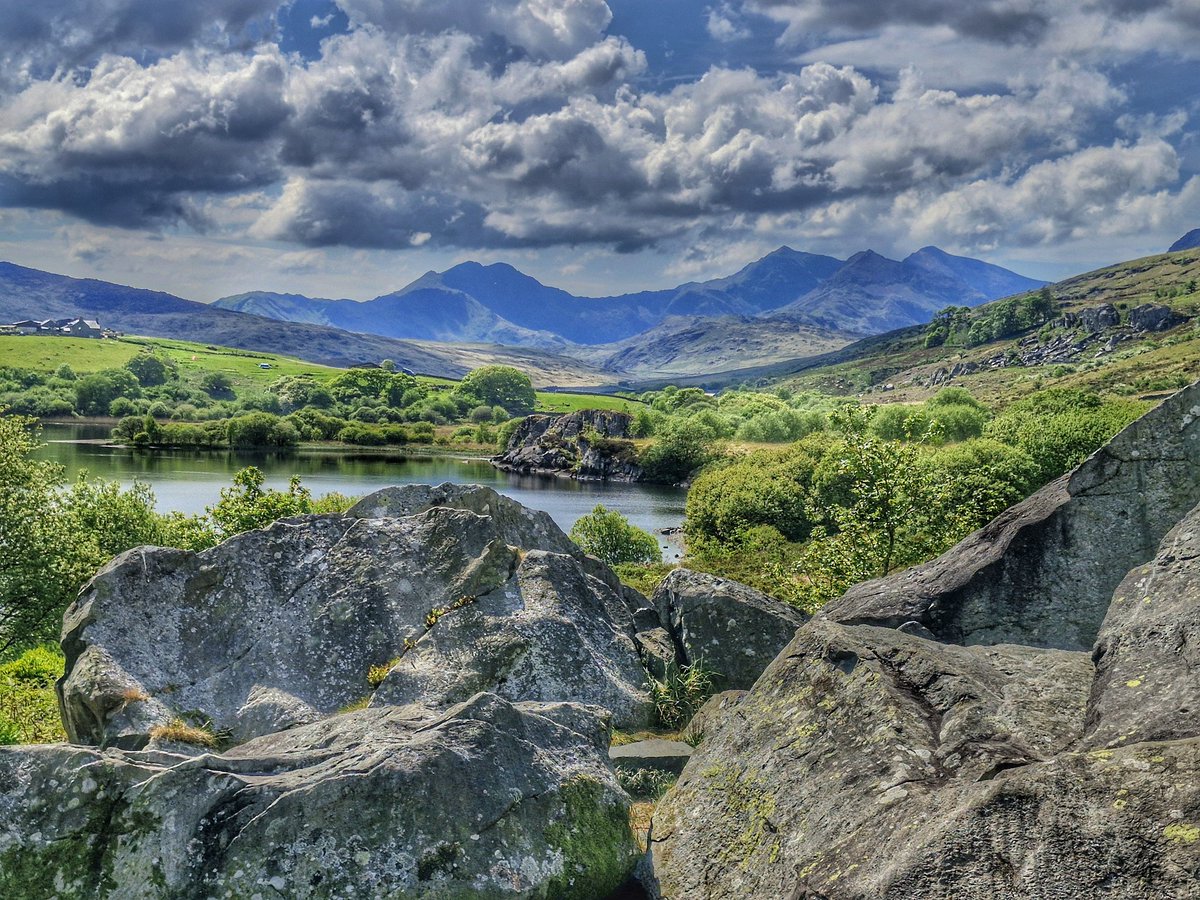 AntonWardPhoto's tweet image. Storm chasing #northwales #snowdonia #beautifulwales
#wales @Ruth_ITV @ItsYourWales @DerekTheWeather @visitwales @ChrisPage90 @ITVCharlieP @S4Ctywydd @WeatherAisling @StormHour @BBCWthrWatchers @Sue_Charles @SabrinaJayneLee