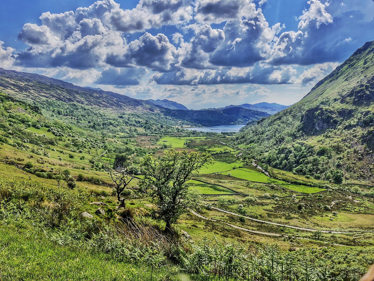 AntonWardPhoto's tweet image. Storm chasing #northwales #snowdonia #beautifulwales
#wales @Ruth_ITV @ItsYourWales @DerekTheWeather @visitwales @ChrisPage90 @ITVCharlieP @S4Ctywydd @WeatherAisling @StormHour @BBCWthrWatchers @Sue_Charles @SabrinaJayneLee