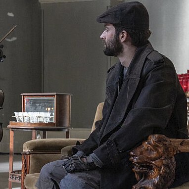 MagazineLorette's tweet image. UP NEXT: LOGAN SCHMUCKER aka VICTOR is our next guest. #ActorOnActor #DeadCity Don't miss it! #AMC