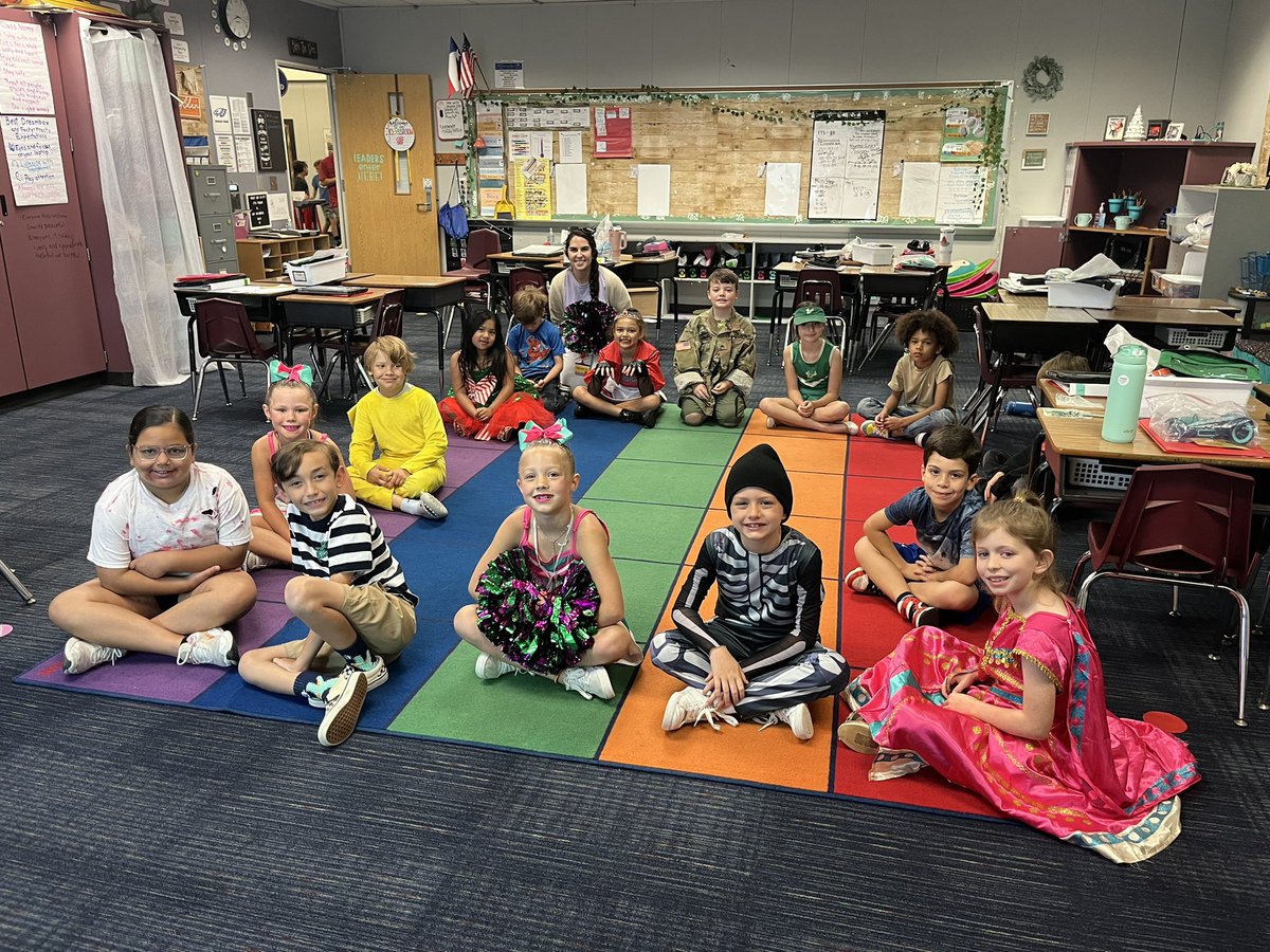 Mrs. Noble-Jones’ class earned “Costume Day” for making a year and a half’s growth in Dreambox! Way to go Eagles! 🦅