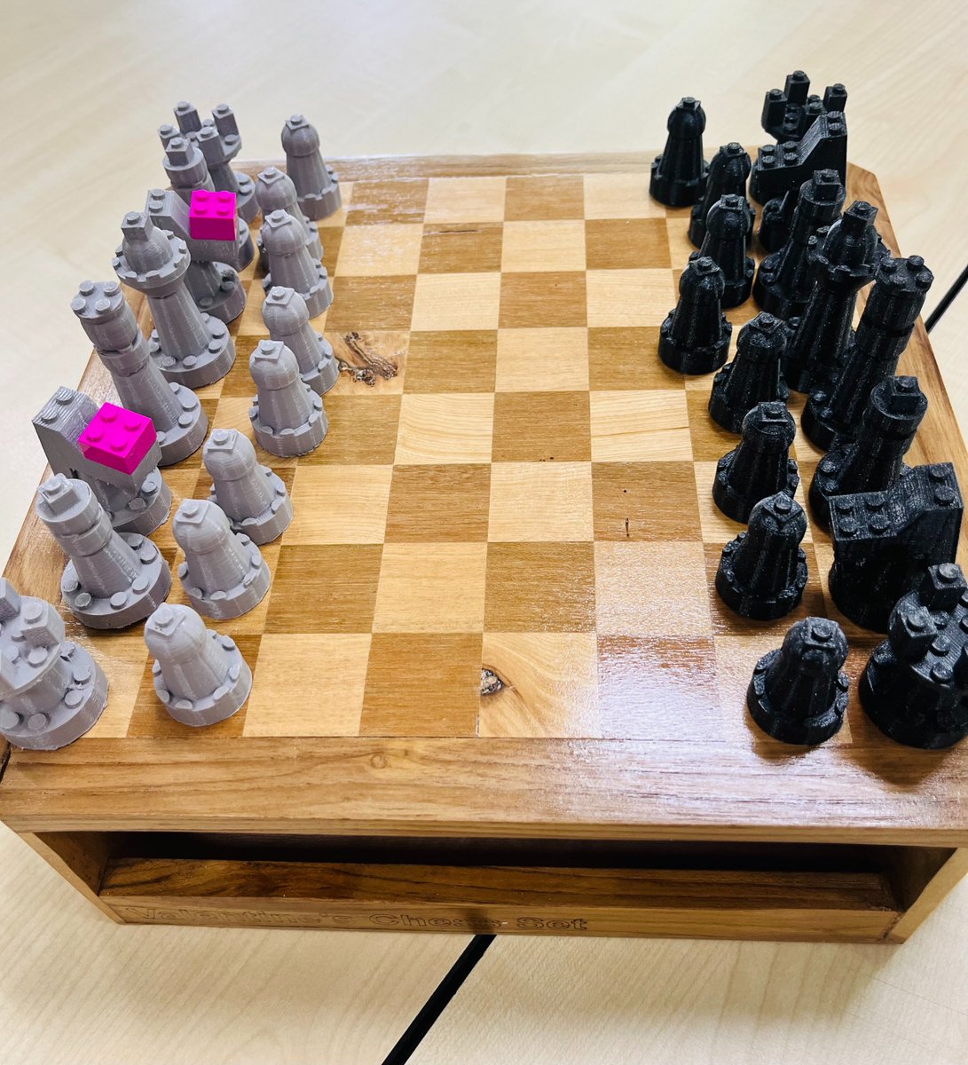megan_vosk's tweet image. A G11 student in design class created a custom chess set for my Lego-loving son using recycled wood and a 3-D printer. How amazing is this?
#supportartseducation h#becreative #IBeducation #designthinking #3Dprinting #chess