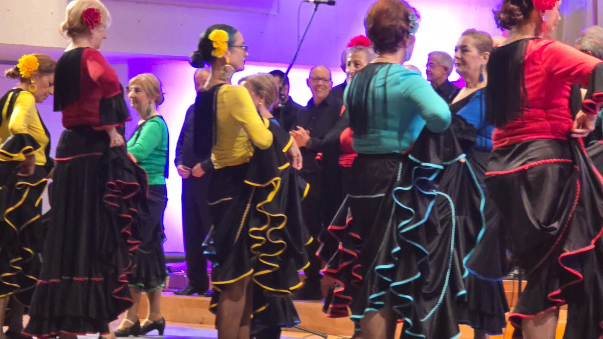 amasogra's tweet photo. Ayer, 11/05/25, AMASOGRA tuvo el honor de asistir a la "clausura de los talleres socioculturales de personas mayores" en el Auditorio Manuel de Falla, celebrando el talento y la vitalidad de nuestros mayores.
#AyuntamientodeGranada #AuditorioManueldeFalla #AMASOGRA https://t.co/l3ksVZSXxd