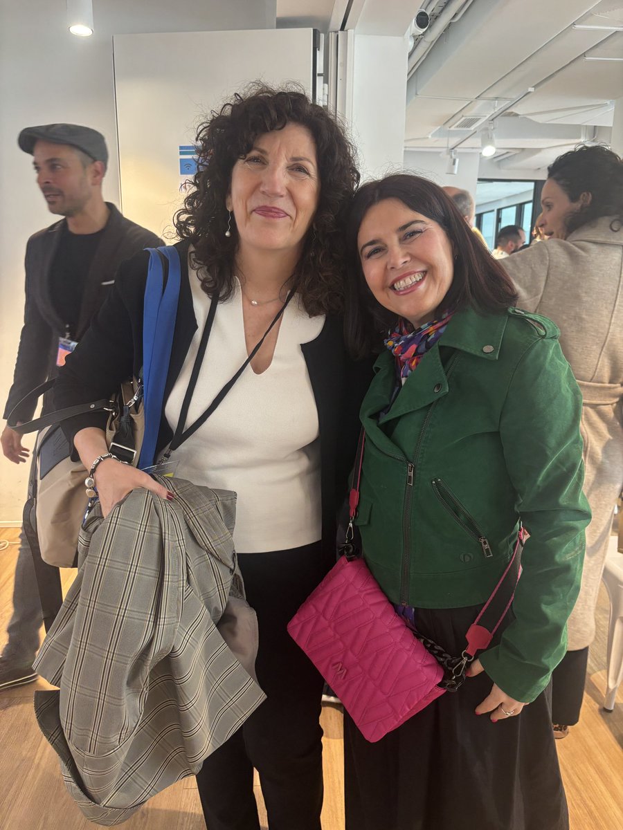 María Estévez Funes (ella, -a/she, her) (@mariaef291) on Twitter photo Feliz de haber compartido este espacio con colegas comprometidos y por haber aprendido de ponentes inspiradores como Vanessa Ruiz o Susana Pastor Cesteros.
Gracias a <a href="/Edinumen/">Editorial Edinumen</a> y a todos sus colaboradores por organizar este evento tan valioso para nuestra comunidad docente. Feliz de haber compartido este espacio con colegas comprometidos y por haber aprendido de ponentes inspiradores como Vanessa Ruiz o Susana Pastor Cesteros.
Gracias a <a href="/Edinumen/">Editorial Edinumen</a> y a todos sus colaboradores por organizar este evento tan valioso para nuestra comunidad docente.