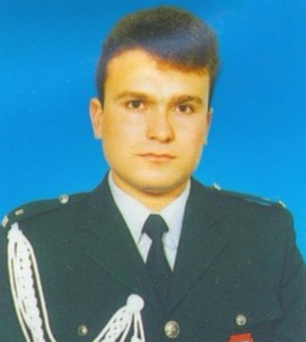 sevincozarslan2 (YENİ) (@sevincozarslan2) on Twitter photo Isparta E Tipi Cezaevinde beyin kanserine yakalanan ve 6 ay önce yatarını bitirip tahliye edilen KHK'lı 3. sınıf emniyet müdürü Cengiz Çakıltepe (54), Ankara'da tedavi gördüğü Ankara Özel Anadolu Hastanesi'de dün gece HAYATINI KAYBETTİ.
#KHKlılarAdaletBekliyor <a href="/adalet_bakanlik/">T.C. Adalet Bakanlığı</a> Isparta E Tipi Cezaevinde beyin kanserine yakalanan ve 6 ay önce yatarını bitirip tahliye edilen KHK'lı 3. sınıf emniyet müdürü Cengiz Çakıltepe (54), Ankara'da tedavi gördüğü Ankara Özel Anadolu Hastanesi'de dün gece HAYATINI KAYBETTİ.
#KHKlılarAdaletBekliyor <a href="/adalet_bakanlik/">T.C. Adalet Bakanlığı</a>