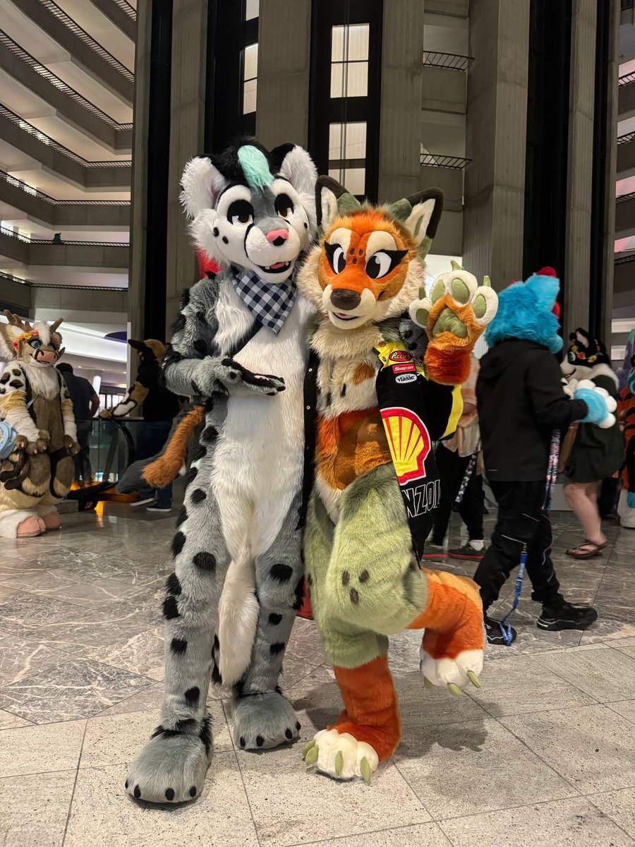 MintySnep's tweet image. I have to mark a momentous time in car fur history…I got to meet @deerfella irl. We both fangirl’ed a lot then had to get suit pics together ❤️