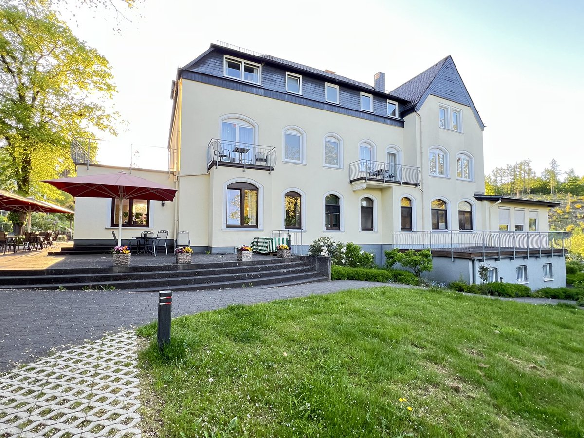 HoGa Magazin (@hogamagazin) on Twitter photo Frühlingsgenuss pur im <a href="/DorintHotels/">Gerhard Strasser</a> Siegen:
Frische Küche, alte Bäume & entspannte Atmosphäre – ein kulinarisches Highlight mitten im Grünen.
Jetzt im Hoga-Magazin: hogamagazin.de/kulinarischer-…
#DorintSiegen #Frühlingsküche #HogaMagazin Frühlingsgenuss pur im <a href="/DorintHotels/">Gerhard Strasser</a> Siegen:
Frische Küche, alte Bäume & entspannte Atmosphäre – ein kulinarisches Highlight mitten im Grünen.
Jetzt im Hoga-Magazin: hogamagazin.de/kulinarischer-…
#DorintSiegen #Frühlingsküche #HogaMagazin