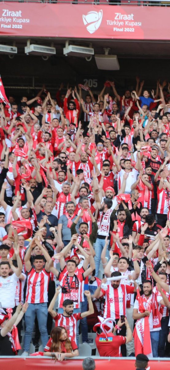 Sivas'ın sahibi biziz, yolda oynasa kaldırımda destekleriz fark etmez ama siz gidecekseniz! #UğursuzYönetimİstifa